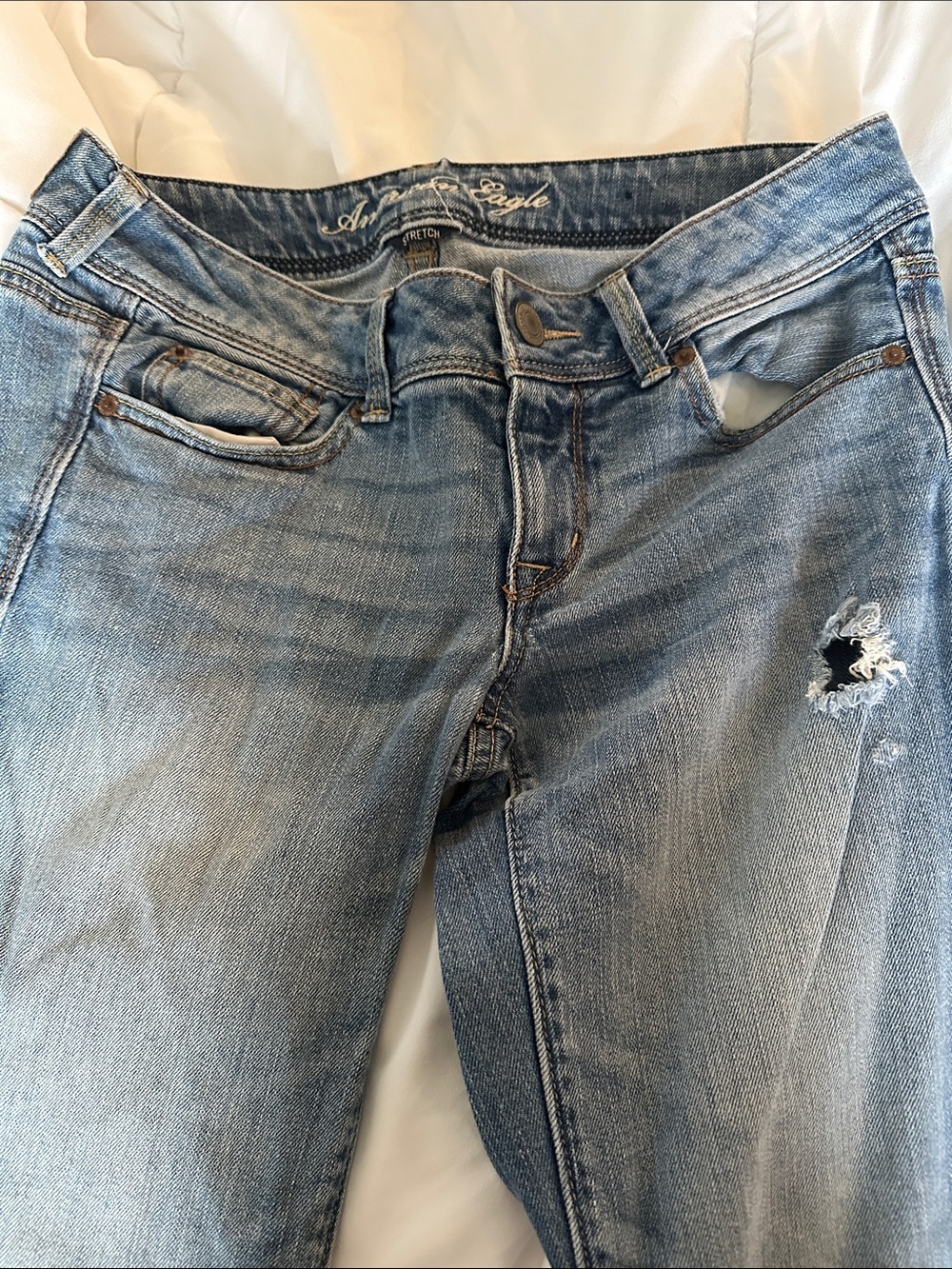 American Eagle Outfitters Light Wash Distressed Boyfriend Jeans
Tear in rear